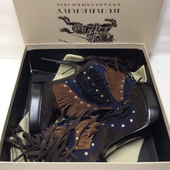 NIB Burberry Burberry Runway Lilybell Emb120 V Cut Bootie - Picture 10 of 10